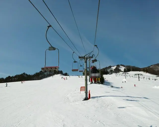 女鹿平の住み込みスキー場バイト（スキー場のリフト）の画像３