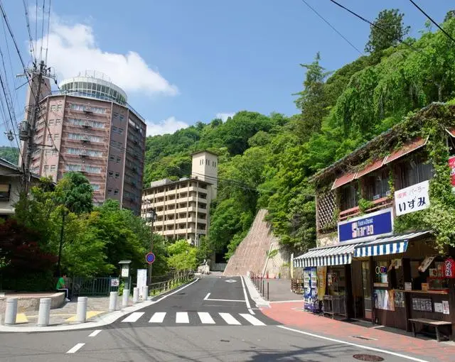 有馬温泉の住み込みリゾートバイト（ホテルのレストラン、フロントなど）の画像４