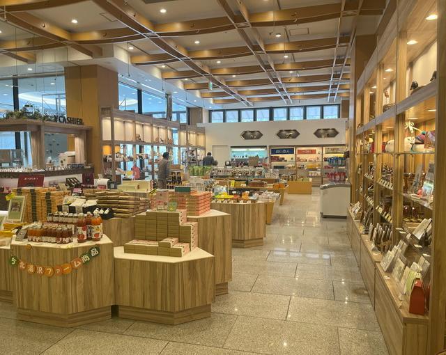 北湯沢の住み込みリゾートバイト（ホテルのレストラン、売店）の画像３
