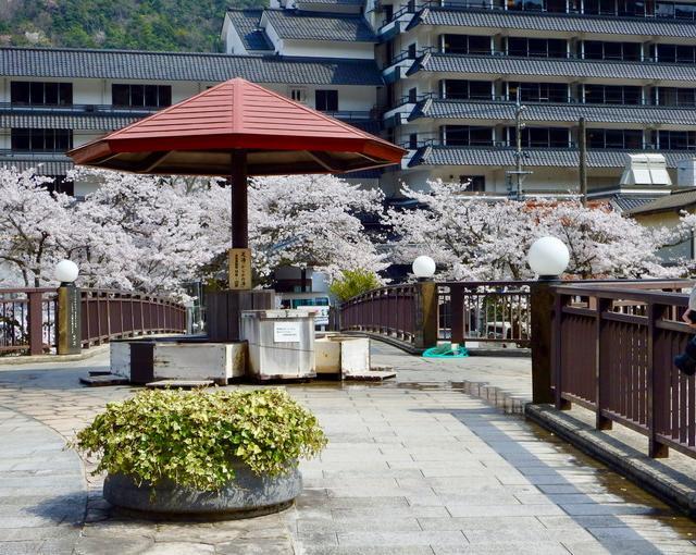 三朝温泉の住み込みリゾートバイト（旅館の接客係・ナイトフロントのお仕事）の画像１
