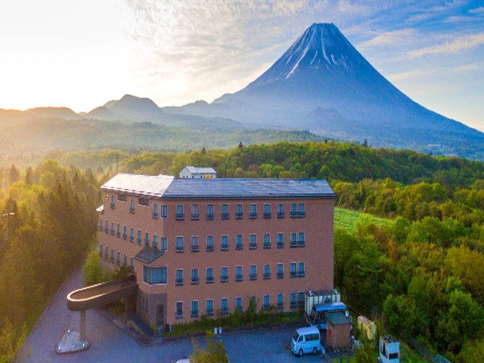 河口湖の住み込みリゾートバイト（ホテルのナイトフロント業務）の画像２